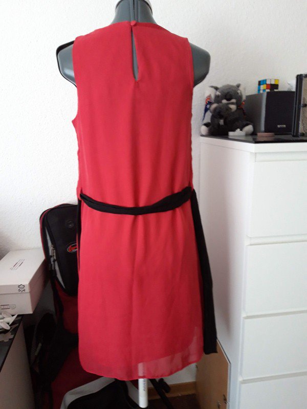 Sehr schönes Volantkleid 