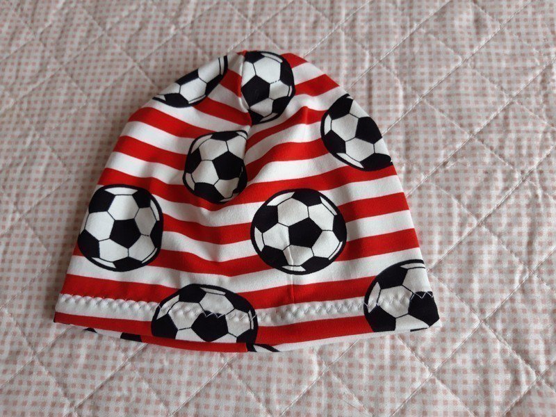 Sehr süßes Set Jumpsuit mit Mütze Fußball Rot/ Weiß 