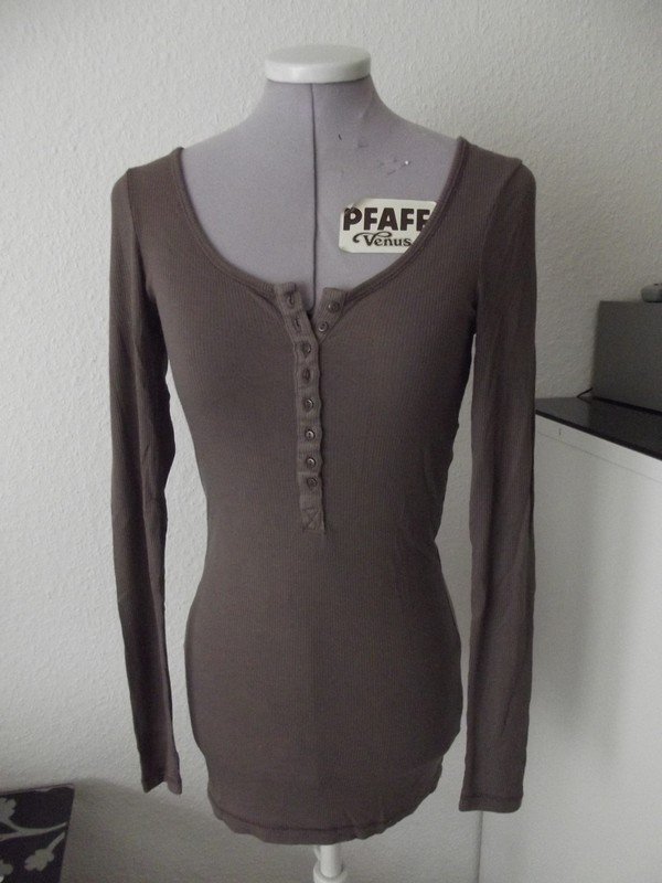 Sehr schönes braunes geripptes Shirt