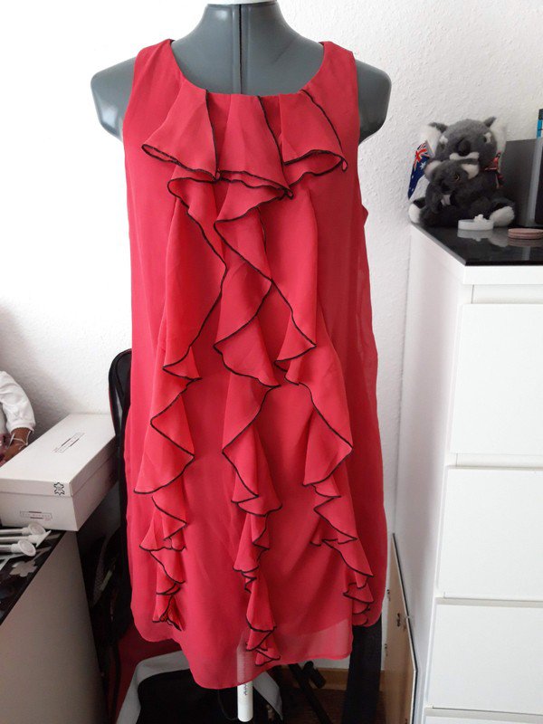 Sehr schönes Volantkleid 