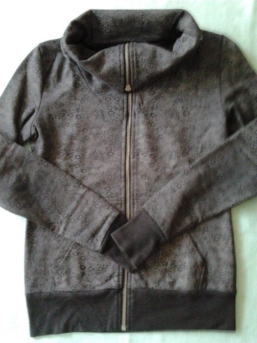  Sehr schöne Sweatshirt- Jacke Gr. S