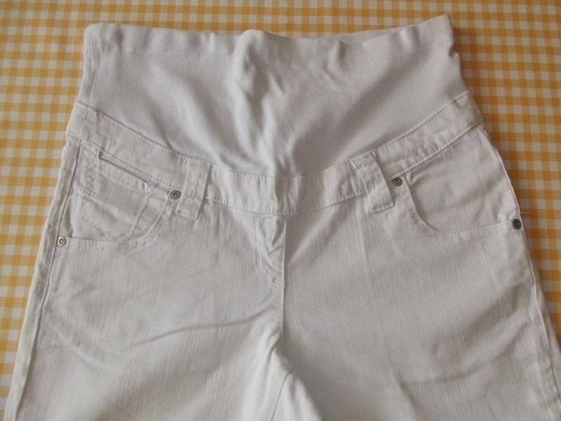 Schöne weiße 7/8 Schwangerschaftshose