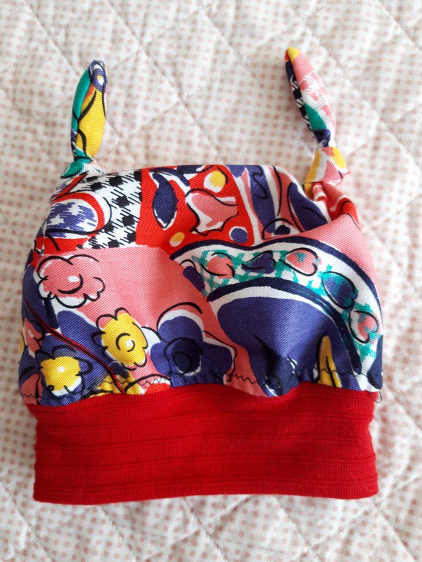 Sehr süßes Kleidchen mit kurzer Überziehhose und Knotenmütze handmade