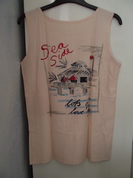 Schönes ärmelloses Shirt