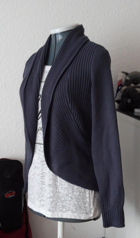 Sehr schöne Strickjacke 