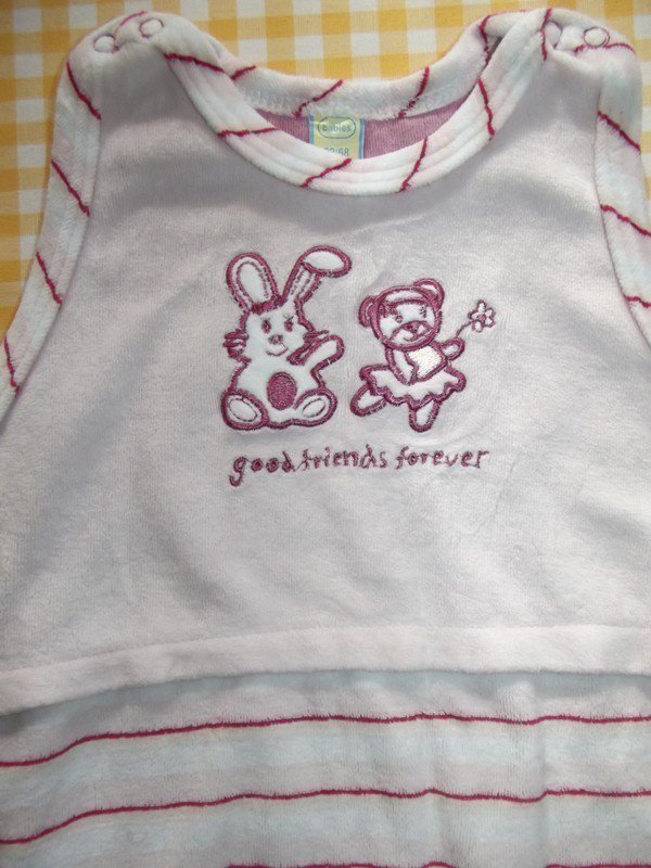 Sehr süßer Nicki Strampler 