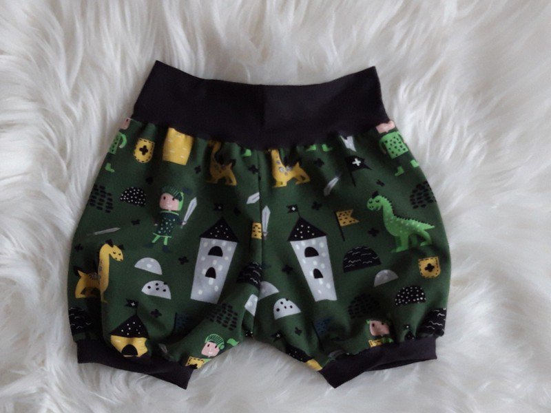 Sehr schöne kurze Dino Pumphose Gr.50/56 Handarbeit! 