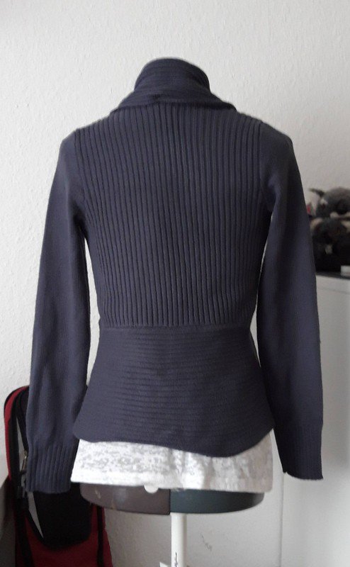 Sehr schöne Strickjacke 