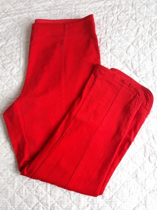 Sehr schöne rote Schlupfhose Gr.22 