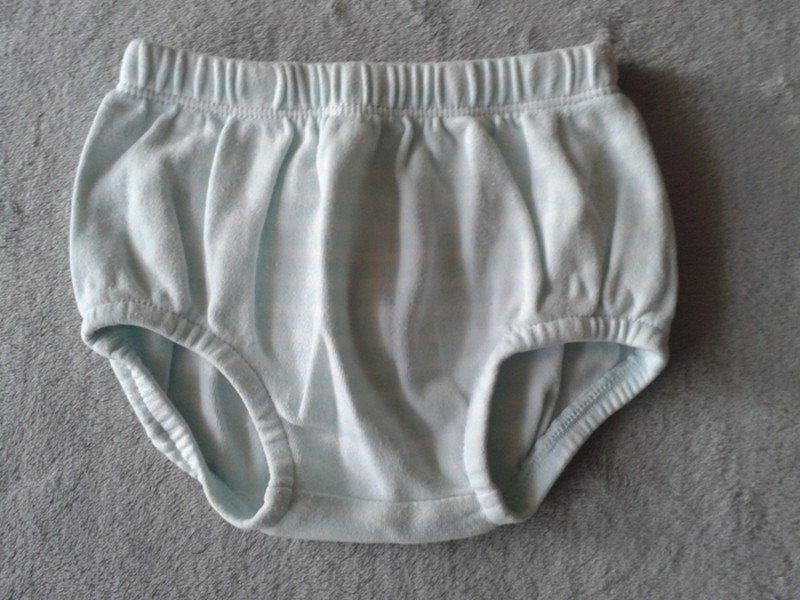 Süße blau/weiße Hose von Carters Gr. 62/68 