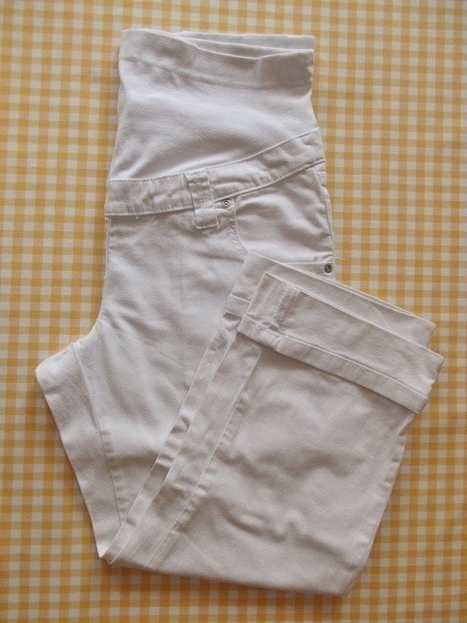 Schöne weiße 7/8 Schwangerschaftshose