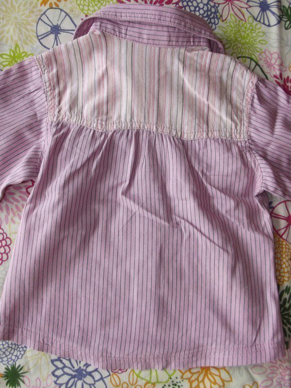 Sehr schöne Bluse mit Stickerei 