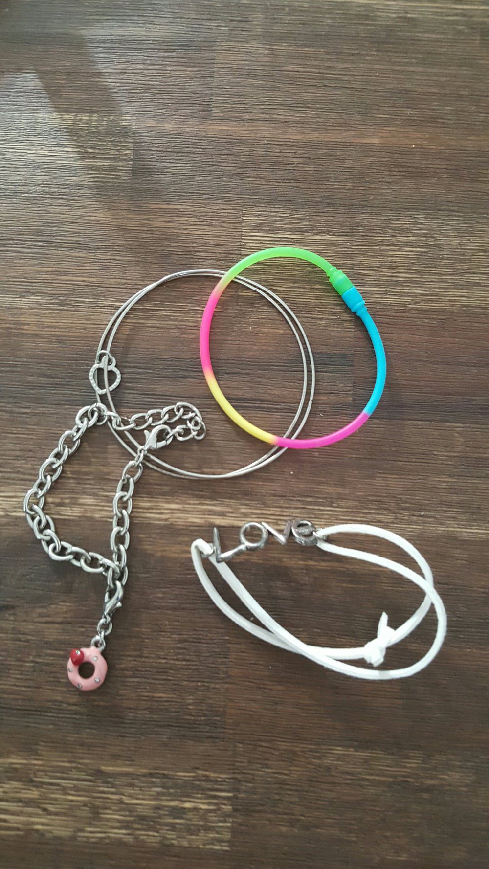 Viele schöne Armbänder 