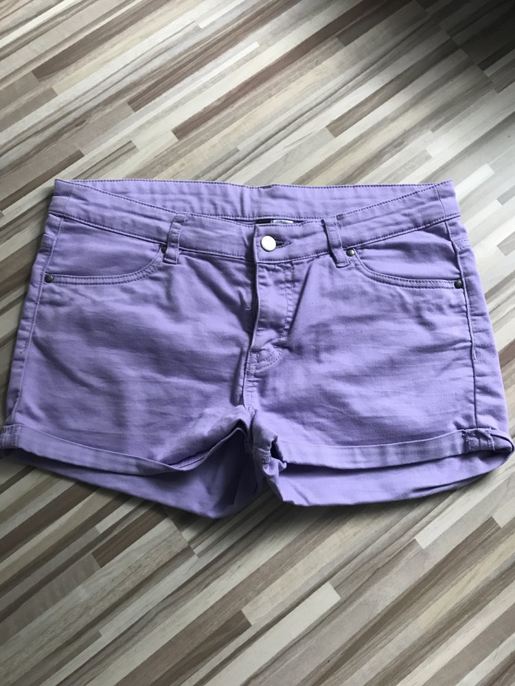 Lila kurze hose