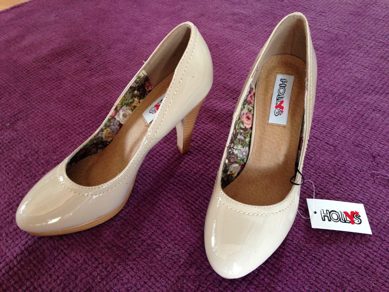 Wunderschöne, beige, Lack Pumps