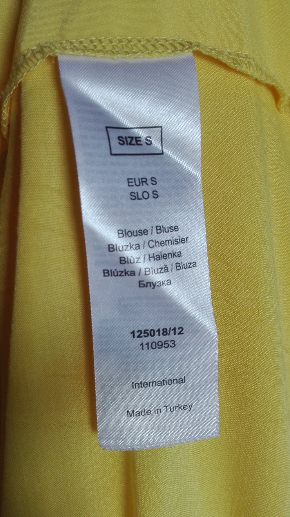 Gelbe Bluse von Orsay in Größe S 36 mit kleinen silber farbenen Knöpfen RundhalsausschnittBüro Buisness schick