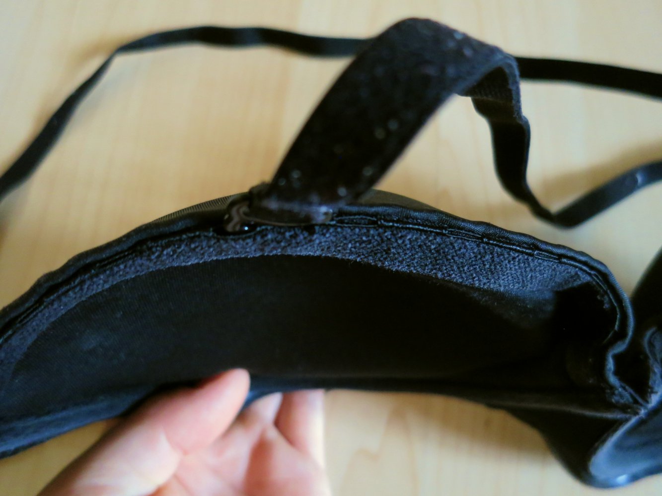 Schwarzer Bandeau-BH, 75 A