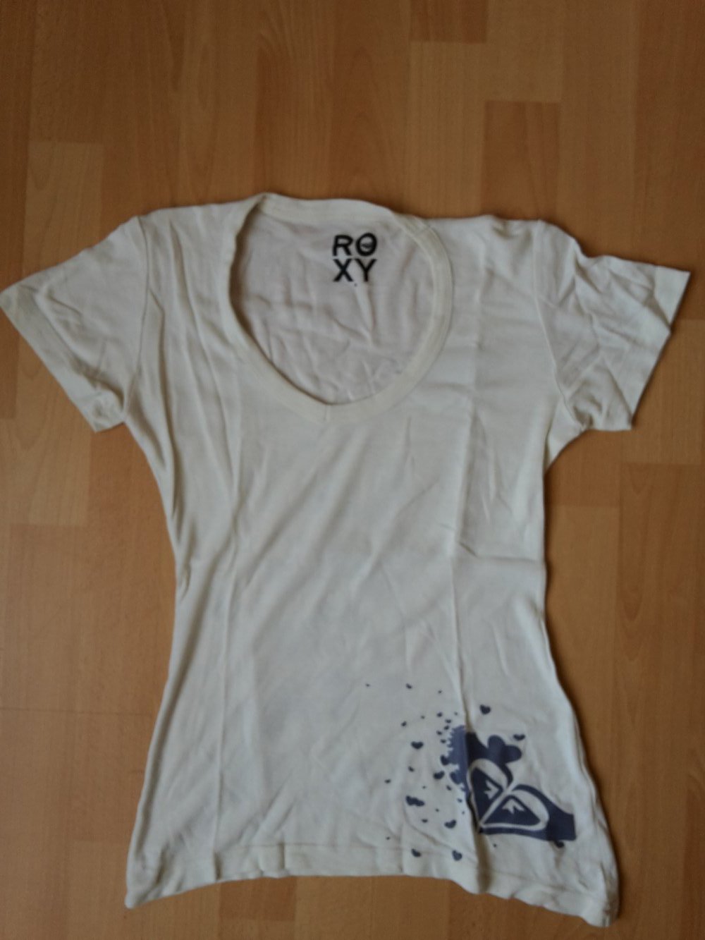gelbes T-Shirt von Roxy mit einem Herzen