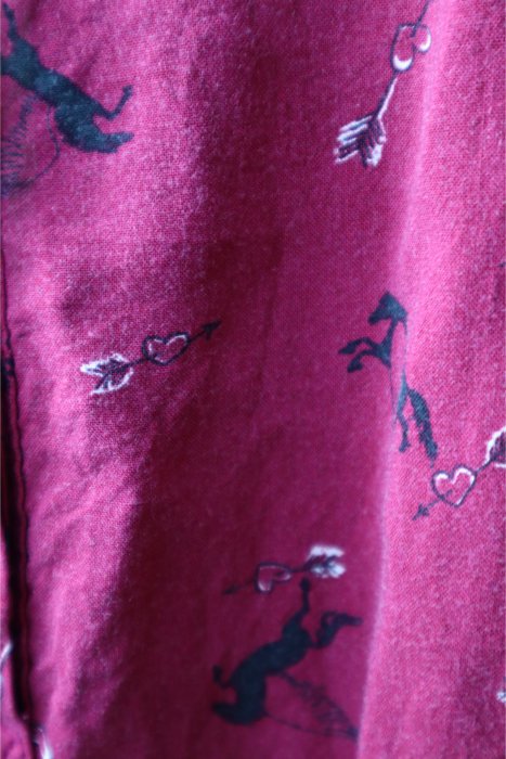 rotes Kleid mit Pegasus-Muster