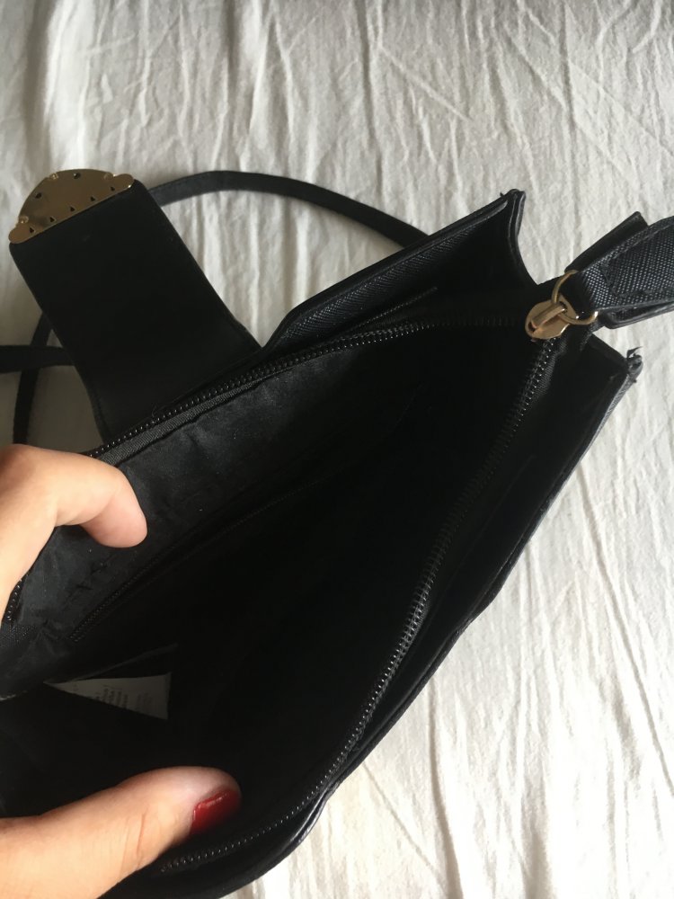 Schwarze Umhängetasche