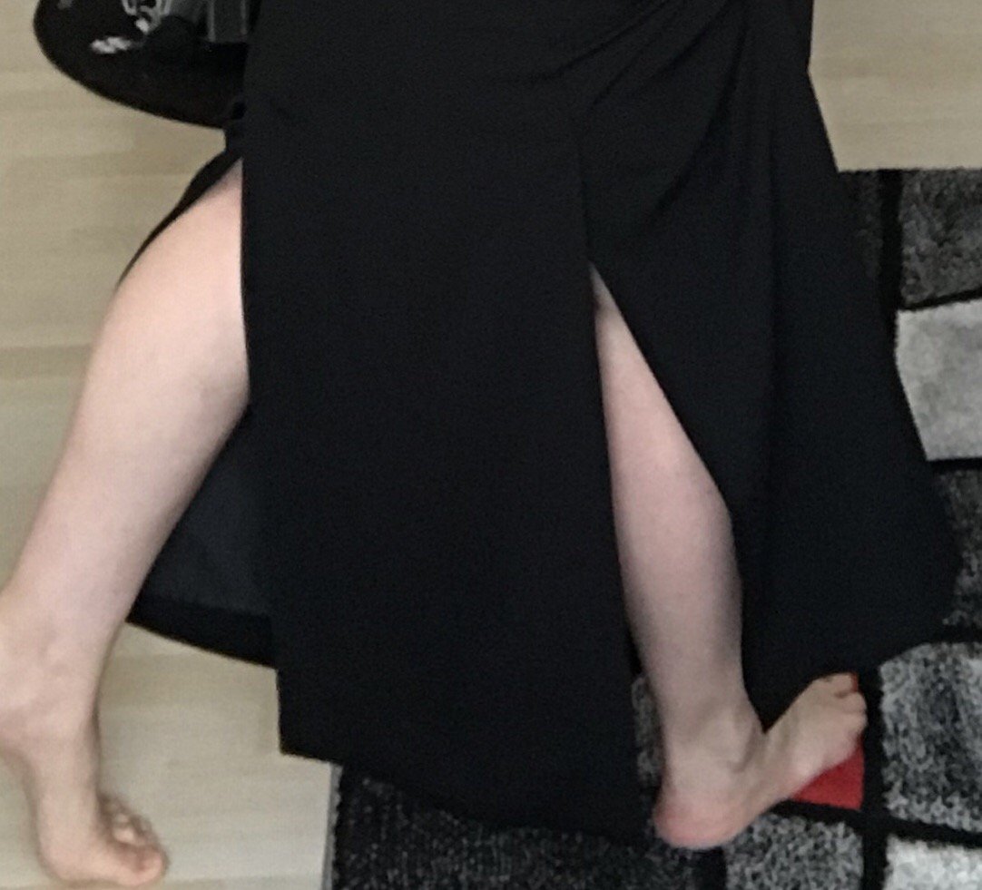 Langer schwarzes Rock mit 2 Schlitze