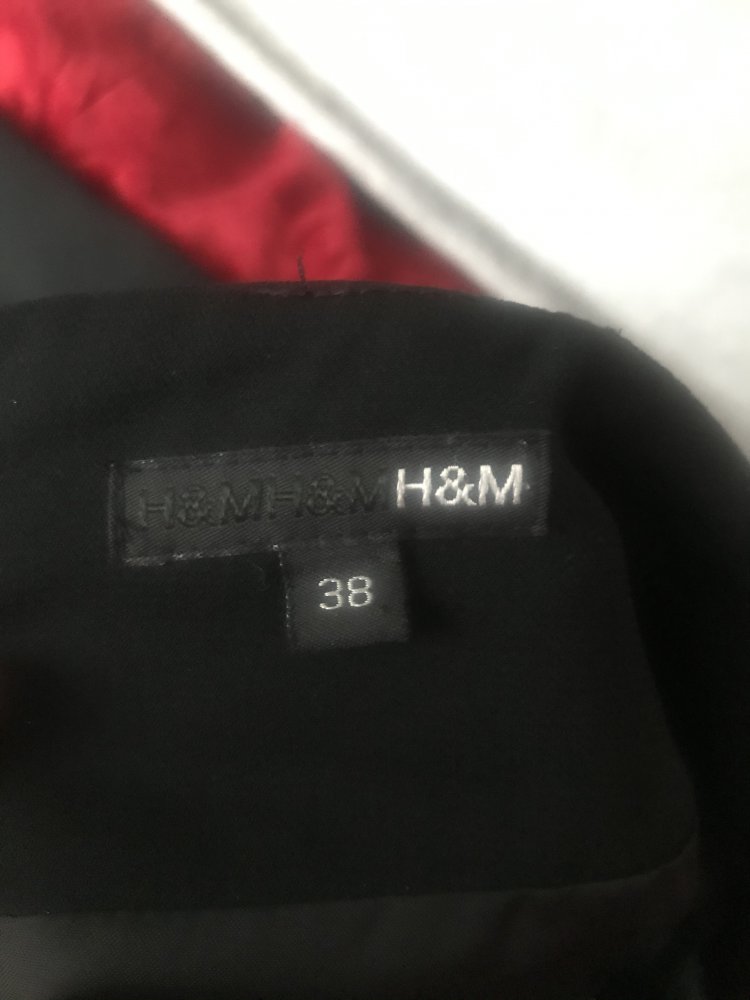 Langer schwarzes Rock mit 2 Schlitze