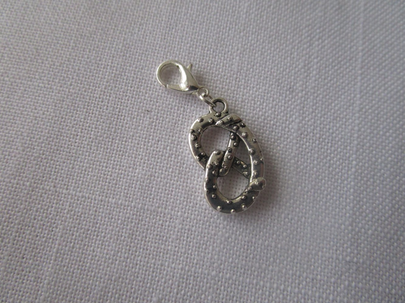 Charm Anhänger Brezl NEU