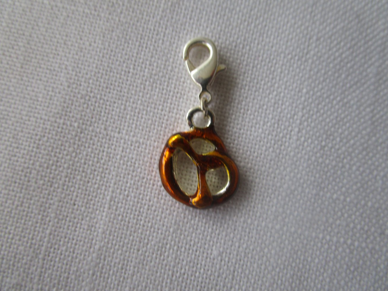 Charm Anhänger Brezl NEU