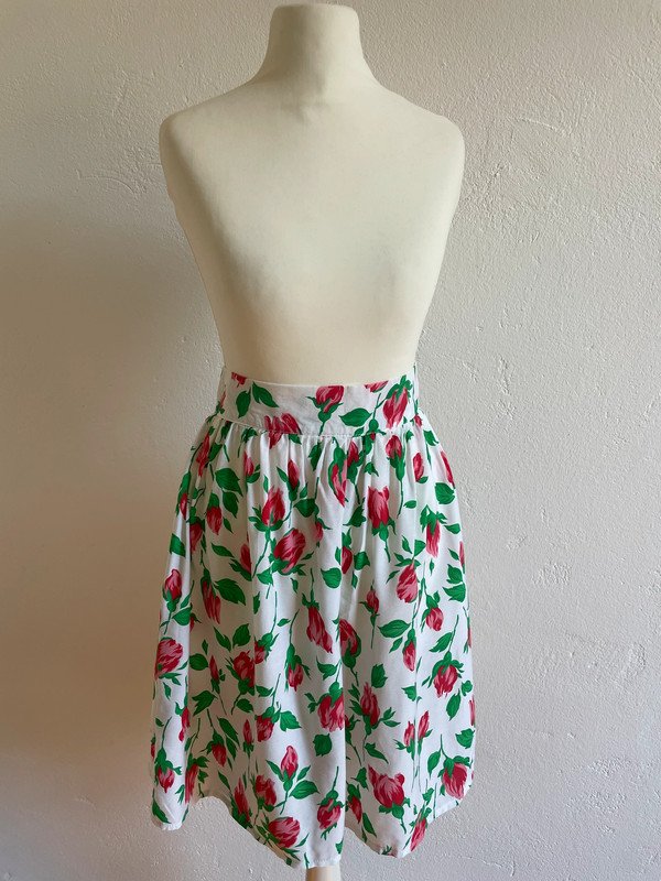 Girl Devision Vintage High Waist Shorts mit Blumenmuster