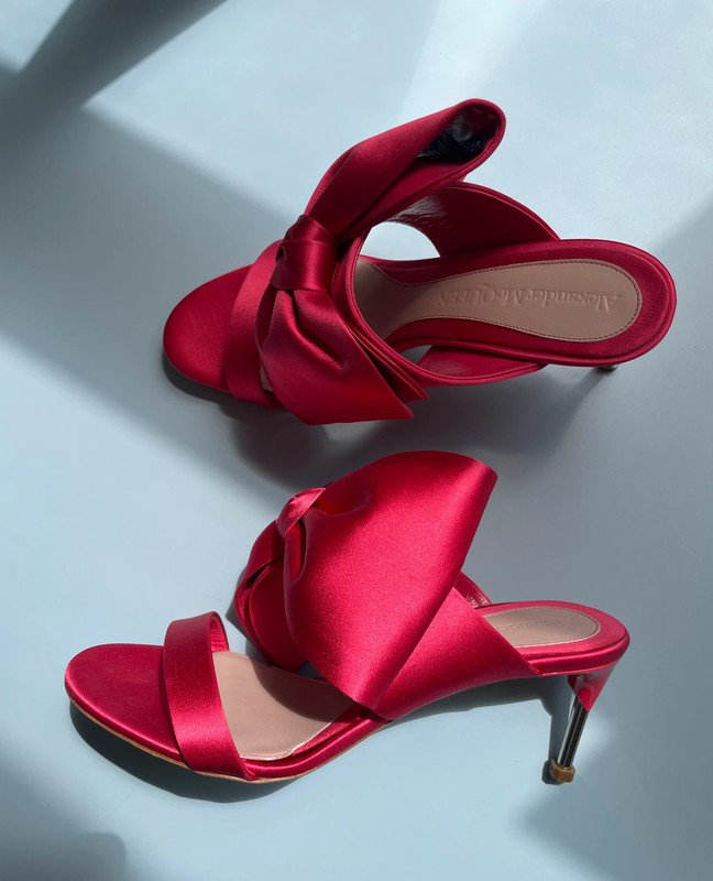 Alexander McQueen Pin Heels mit Schleifen