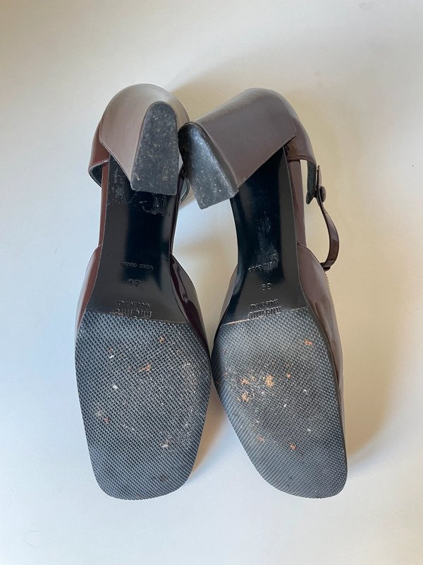 Miu Miu Runnway Pumps – Mary Janes in Burgundy-Lackleder 2001