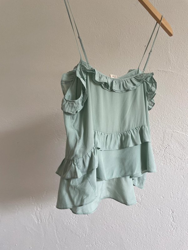 H&M Trend Top in mintgrün mit Volant Viskose Seide