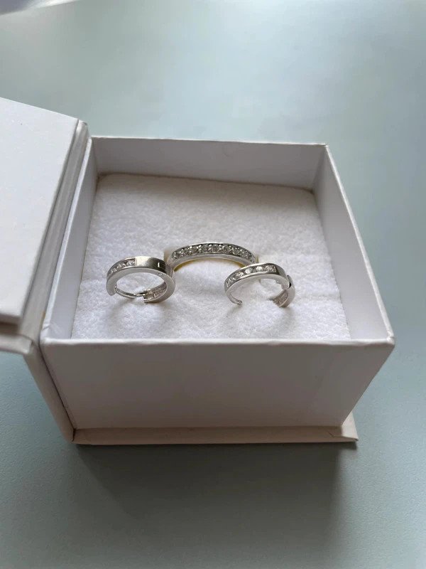 Silber Schmuckset mit kleinen Zirkonia Steinen Ring & Ohrringe