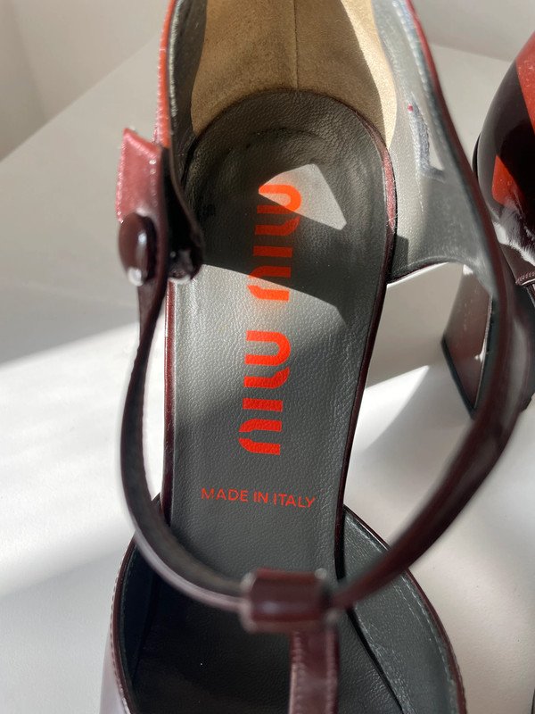 Miu Miu Runnway Pumps – Mary Janes in Burgundy-Lackleder 2001