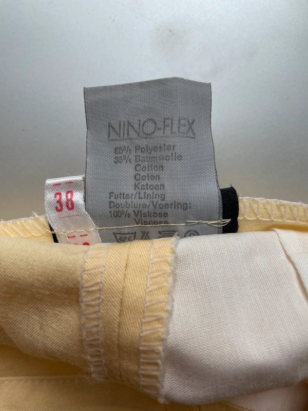 Leichte gelbe High Waist 90s Vintage