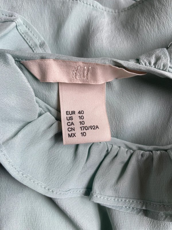H&M Trend Top in mintgrün mit Volant Viskose Seide