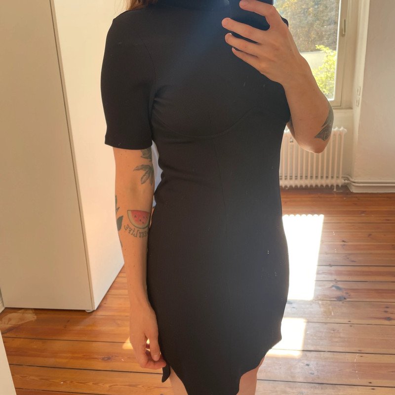 H&M Trend Bodycon Kleid