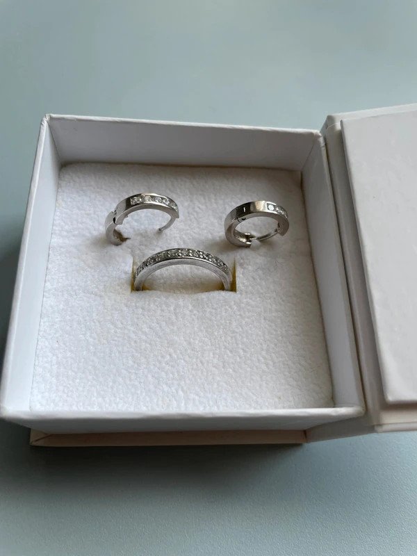 Silber Schmuckset mit kleinen Zirkonia Steinen Ring & Ohrringe