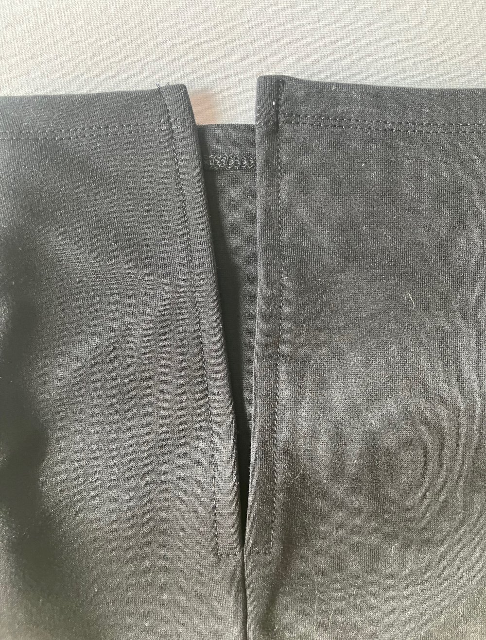 Schwarzer ungetragener Midi Rock in der Größe 34