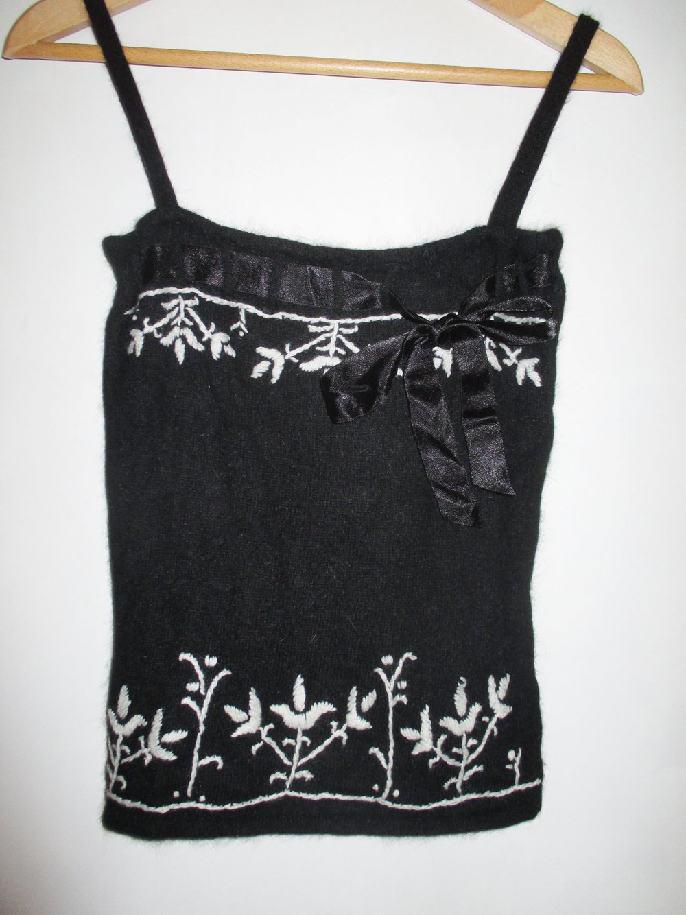 Angora-Top mit Stickerei