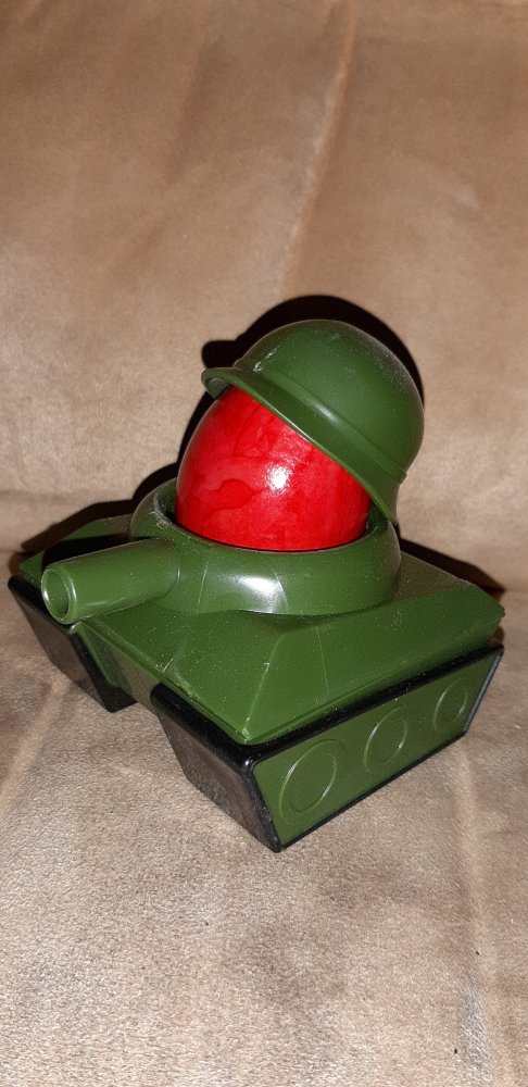 Eierbecher Panzer Eier Becher und Toastausstecher Toast Ausstecher