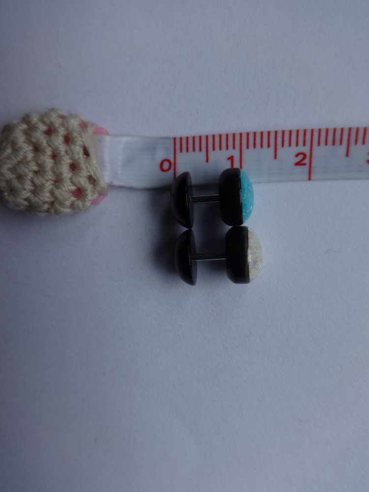 Fake-Plugs in weiß & türkis glitzernd