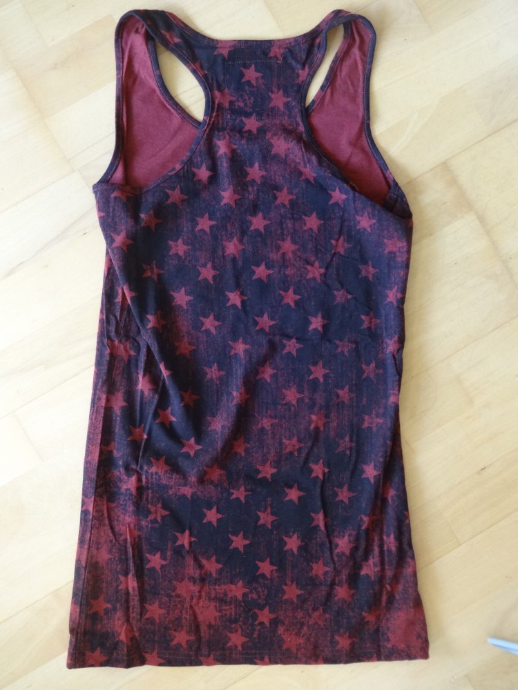 rot schwarzes Top mit Sternen