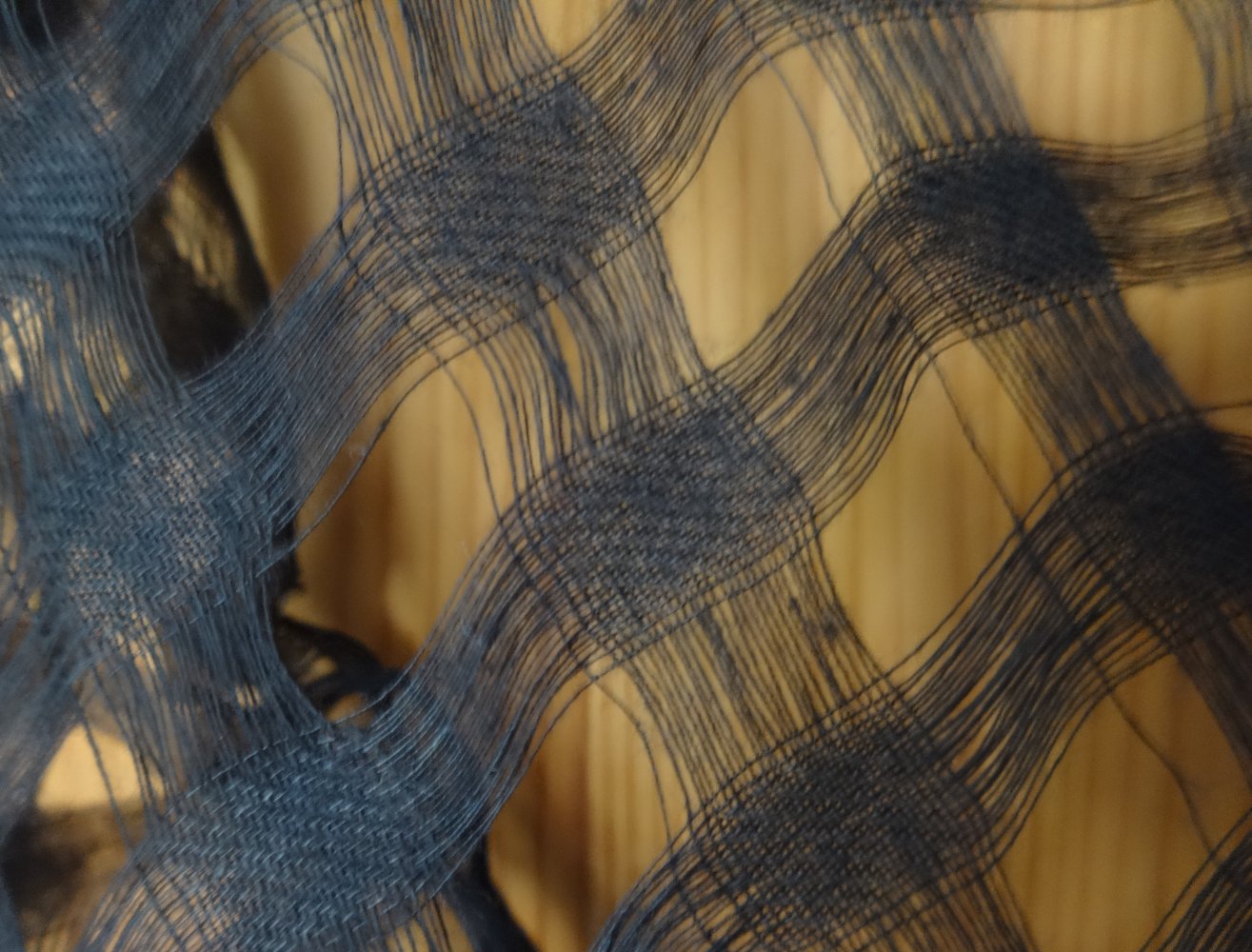 schwarzes Halstuch aus feinem Netz