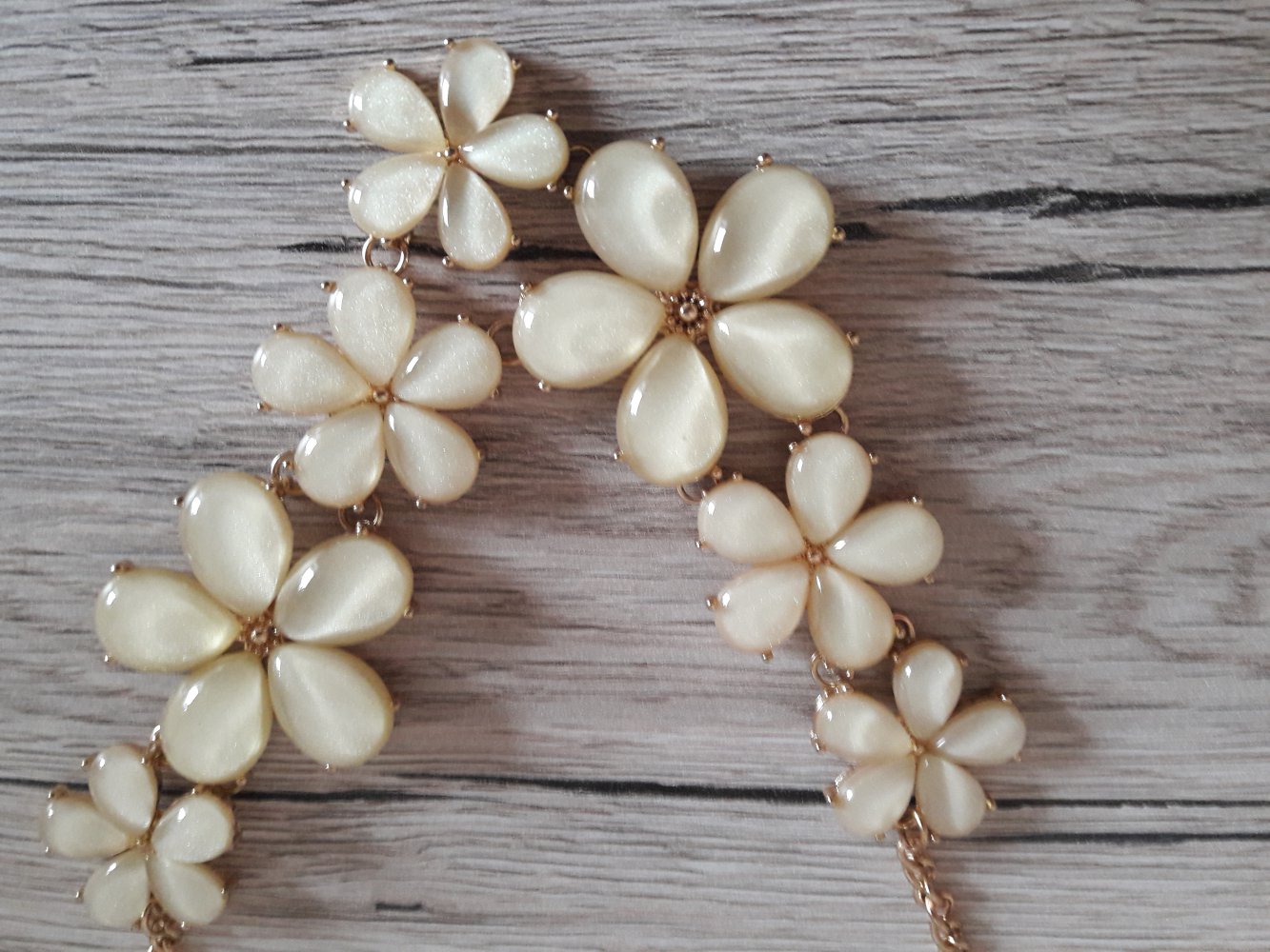Statement Kette - beige / gelb / gold - Blumen - Modeschmuck