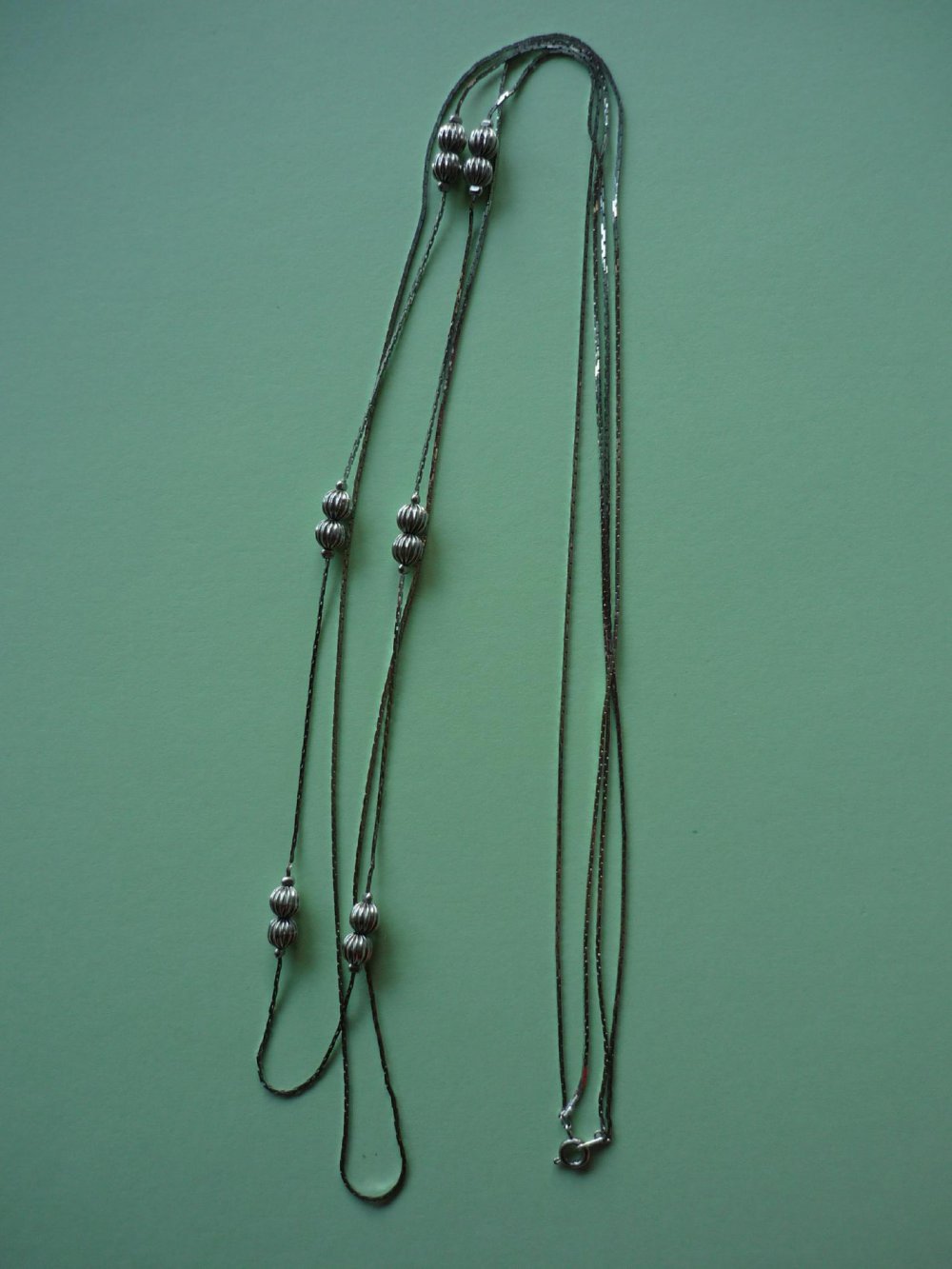 lange silberfarbende Kette - Modeschmuck