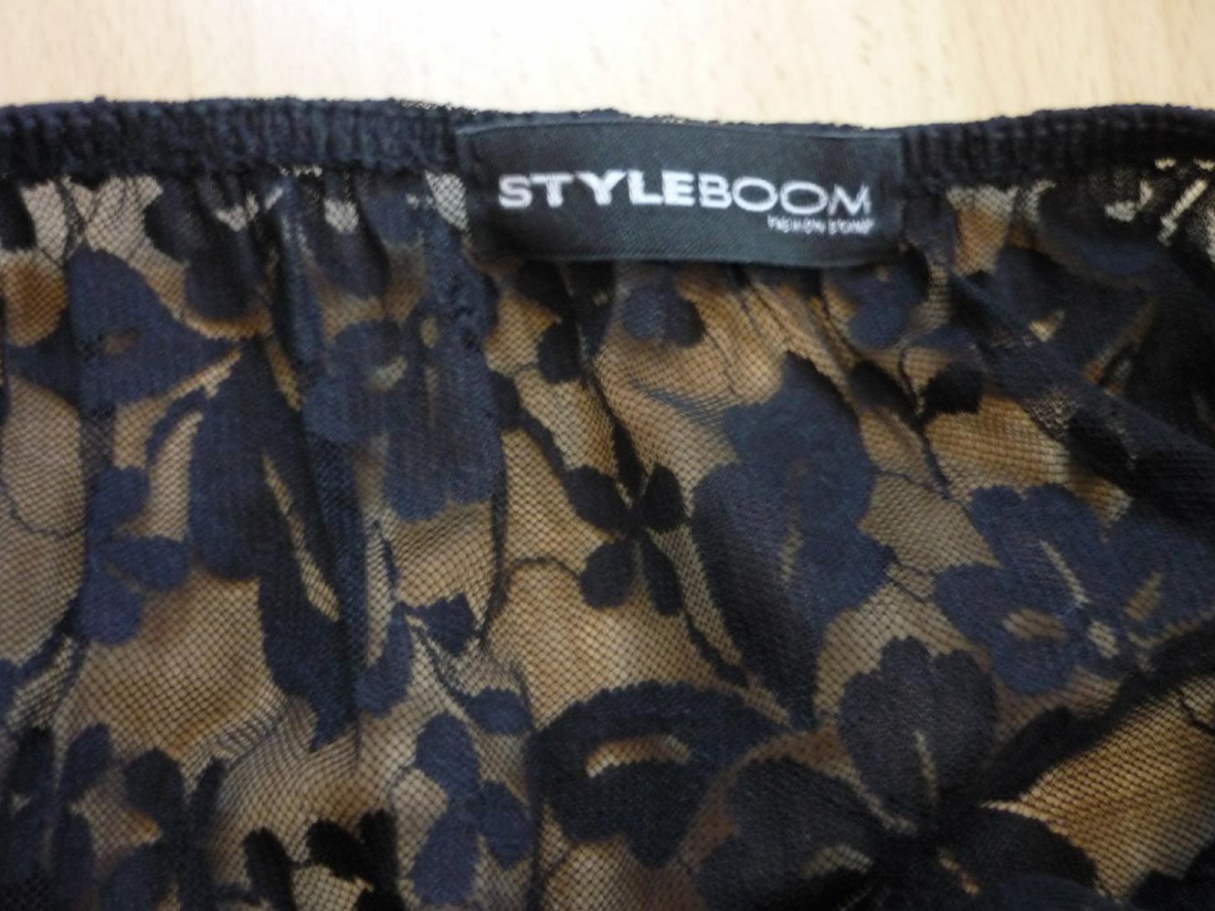 Kleid - schwarz - viel Spitze - transparenter Streifen - Gr. S