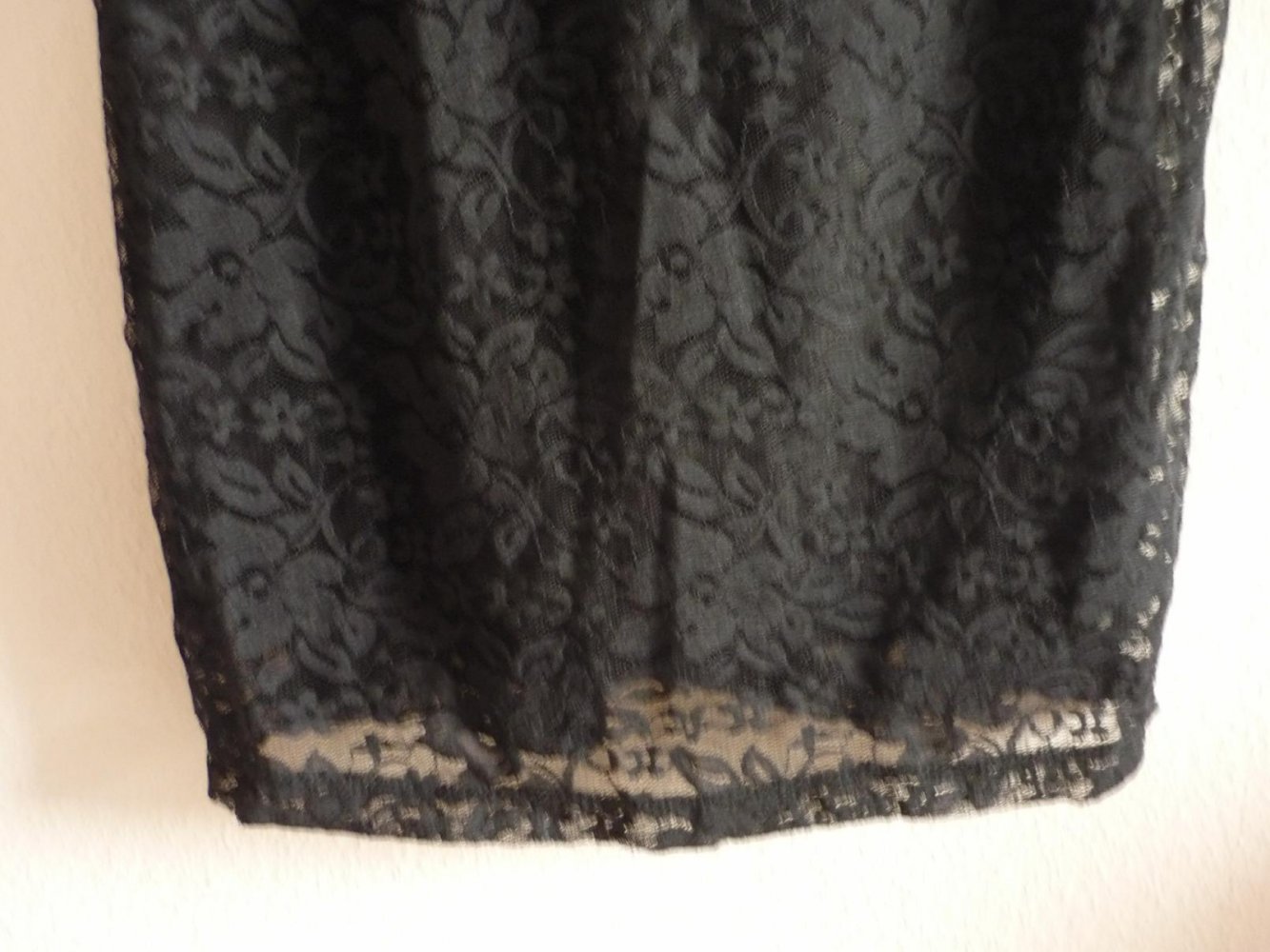 Kleid - schwarz - viel Spitze - eng anliegend - Mini Kleid Gr.S