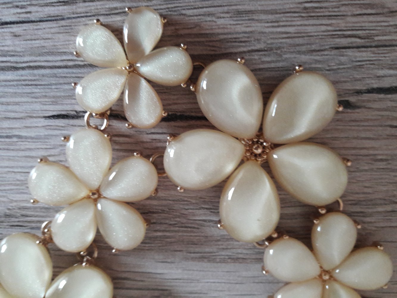 Statement Kette - beige / gelb / gold - Blumen - Modeschmuck