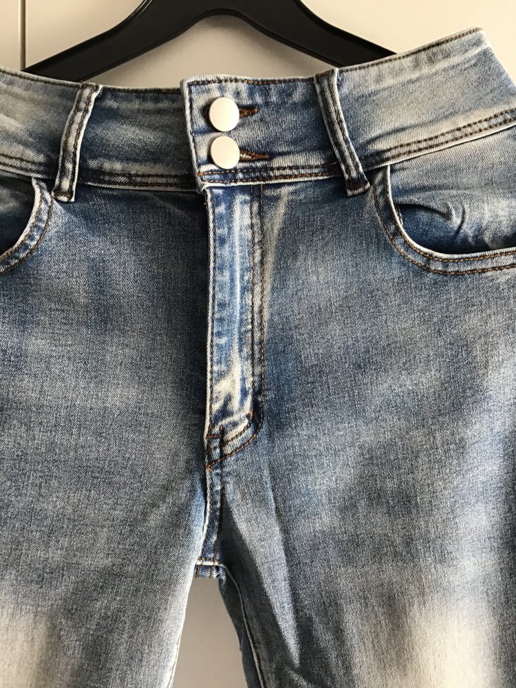 Jeans hellblau